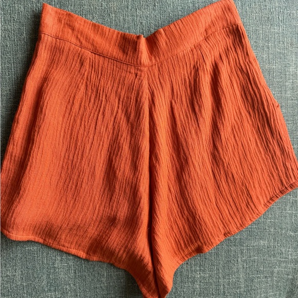 NWT- Gillia Crinkle Linen High-Waisted Shorts in Rust - Picture 4 of 7